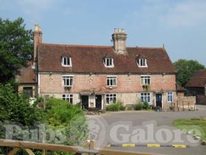 Picture of Nevill Crest & Gun