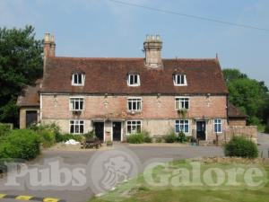Picture of Nevill Crest & Gun