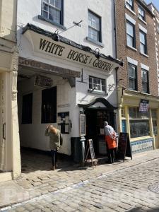 Picture of White Horse & Griffin