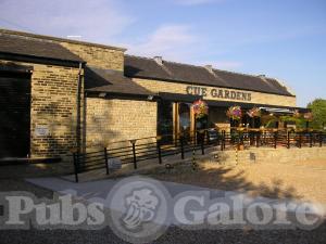 Cue Gardens in Odsal Top, Bradford : Pubs Galore