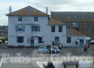 The George Hotel in West Bay (near Bridport) : Pubs Galore
