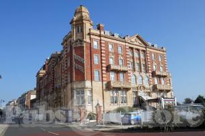 Picture of Dukes Bar @ Queens Hotel