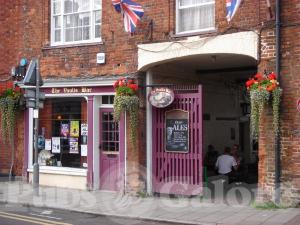 Picture of Bull Hotel (Vaults Bar)