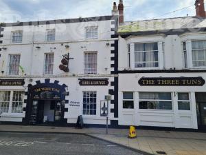 Picture of Three Tuns Hotel