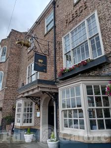 Picture of The Golden Fleece Hotel