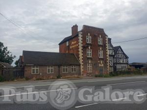 Picture of Four Crosses Inn