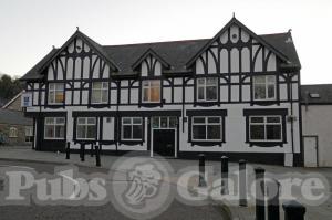 Picture of Yr Hen Glan (The Yellow Pub)