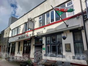 Picture of The Hole in the Wall