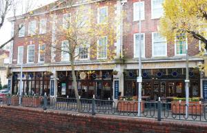 Picture of The Moon on the Hill (JD Wetherspoon)