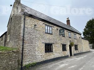 Picture of The Three Horseshoes