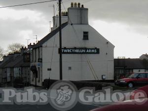 Picture of Twr Cyhelun Arms