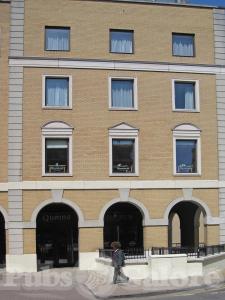 Picture of Bloomsbury Bar (Crowne Plaza Hotel)