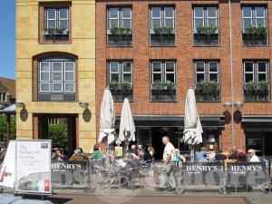 Picture of Henry's Cafe Bar