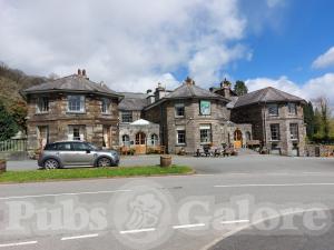 Picture of Oakeley Arms Hotel