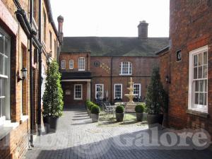 Picture of Coachmans Bar (Mercure Farnham Bush Hotel)