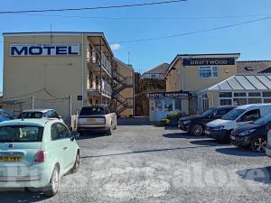 Picture of Driftwood Bar @ Beach Motel