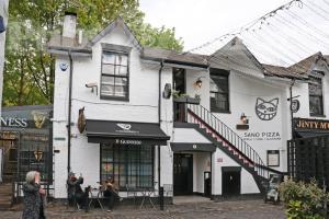Picture of Jinty McGuinty's