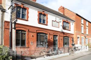 Picture of Bisley House