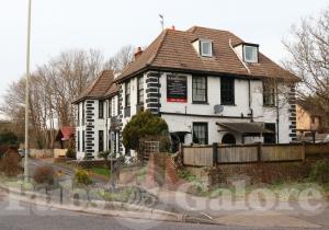 Picture of Castle Bar at The Roundabout Hotel