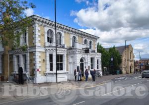 Picture of Sandford House (JD Wetherspoon)
