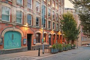 Picture of Lola's Bar