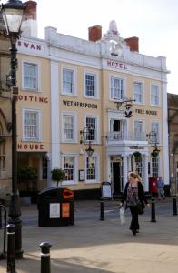 Picture of Swan Hotel (JD Wetherspoon)
