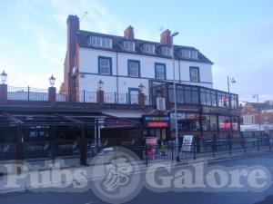 Picture of Marine Boat House Bar