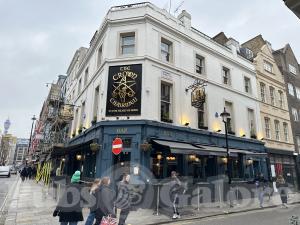 Picture of Crown & Two Chairmen