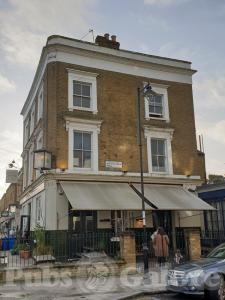 Picture of The De Beauvoir Arms