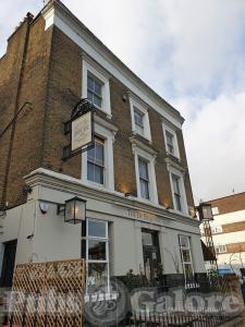 Picture of The De Beauvoir Arms