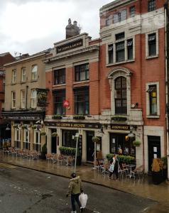 Picture of Crown & Anchor