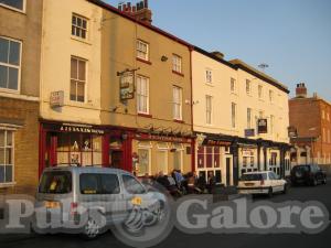 Picture of Macintosh Arms