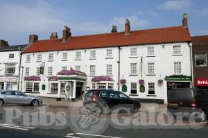 Picture of Golden Lion Hotel