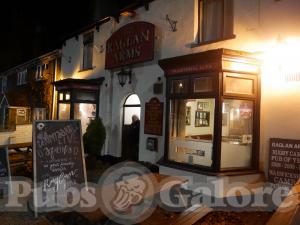 Picture of Raglan Arms