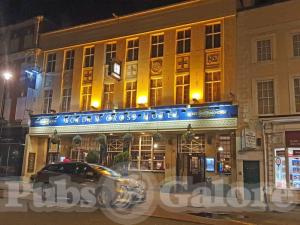 Picture of Golden Cross Hotel (JD Wetherspoon)