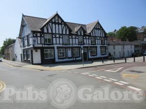 Picture of Yr Hen Glan (The Yellow Pub)