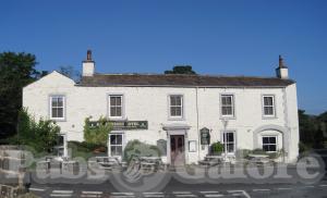 Picture of Racehorses Hotel