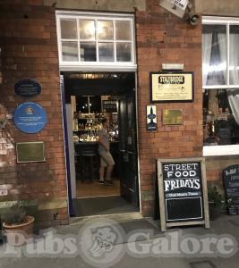 Picture of Stalybridge Station Buffet Bar