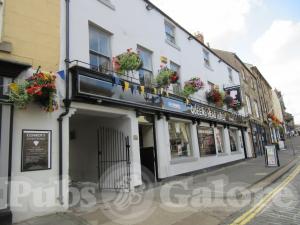 Picture of The Queens Head Hotel