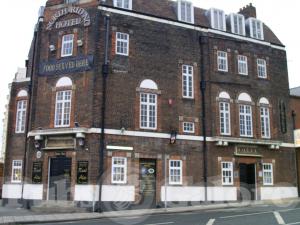 Picture of North Riding Hotel