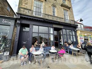 Picture of Moon & Sixpence