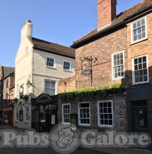 Picture of The Old White Swan