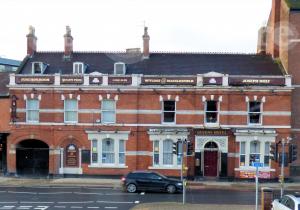Picture of Queens Hotel