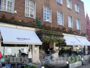 Picture of Henry's Bar