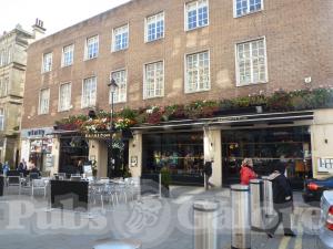 Picture of Henry's Bar