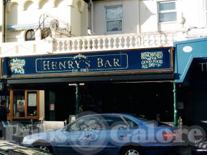 Picture of Henry's Bar