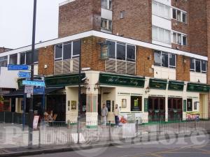 Picture of The Edmund Halley (JD Wetherspoon)