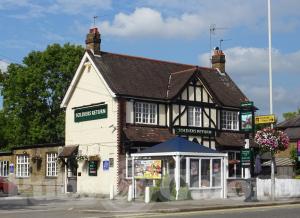 Soldiers Return in Ickenham (near Uxbridge) : Pubs Galore