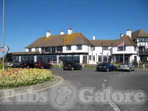 Picture of The Cooden Tavern (Cooden Beach Hotel)