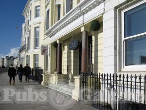 Picture of No 1 Bar & Bistro (Queens Hotel)